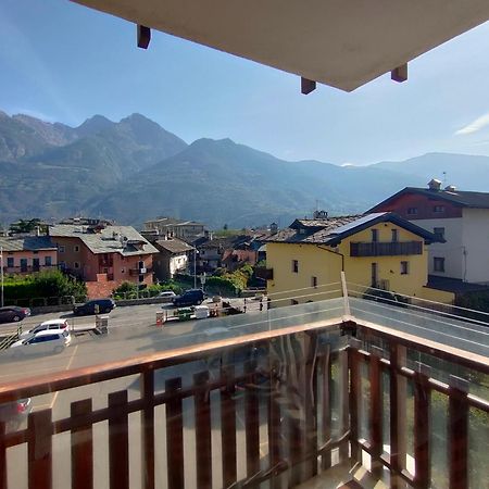 Appartamento Chentre En Ville - A 2 Passi Dal Centro - Parcheggio Gratuito - Cir-Vda-Aosta-0073 Exteriér fotografie